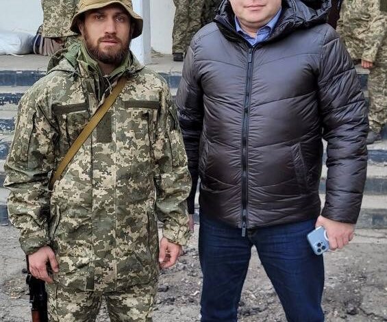 Ukraine star Vasyl Lomachenko and heavyweight Oleksandr Usyk return home to join the fight against the Russian army