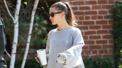 Hailey Bieber fell in love with the famous lounge leggings trend