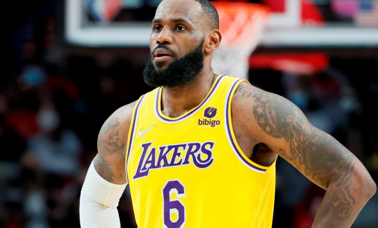 LeBron James is playing tonight in the Lakers vs.  Warriors on ABC it?