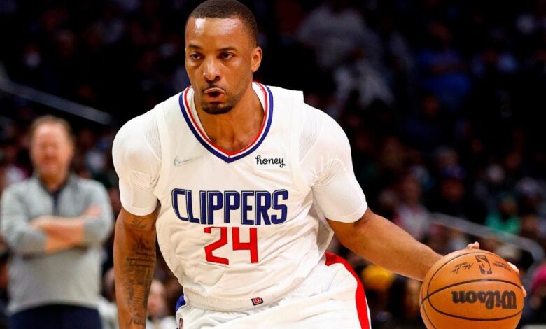 Clippers protect indefinitely with broken bone in left foot
