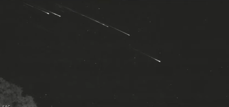 Watching the Starlink satellite fall from the sky - Be in awe of it?