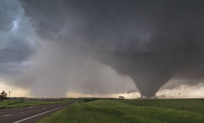 6 dead as massive tornado roars through central Iowa