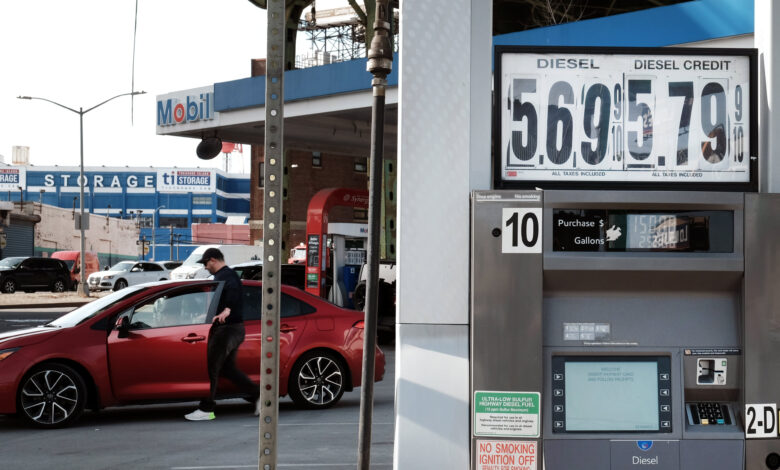 US gasoline prices fall after hitting a record high last week