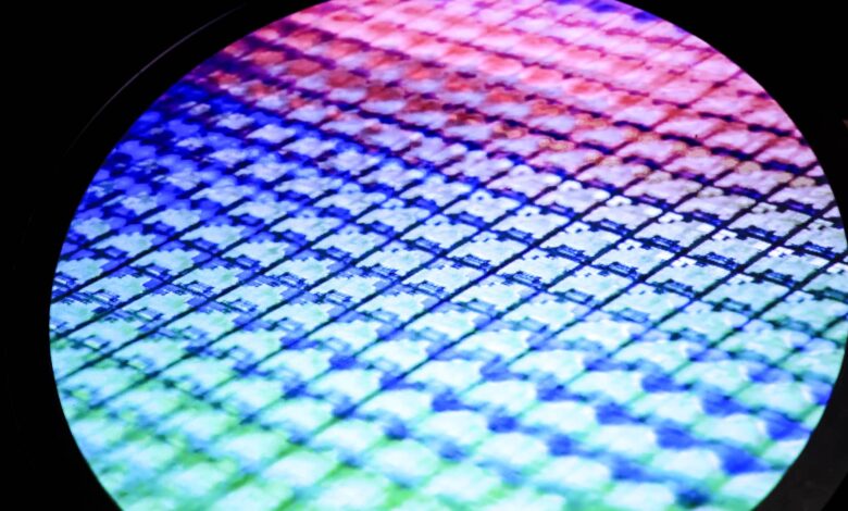 Shortage of neon lasers threatens the semiconductor industry