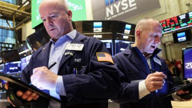 Stock futures steady as investors juggle Fed comments and policy