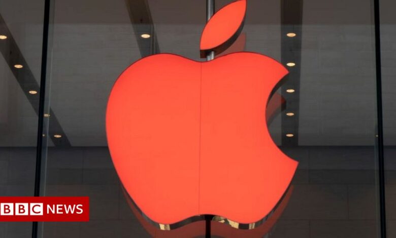Apple stops sales and restricts service in Russia