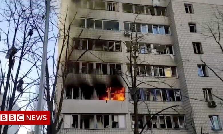 War in Ukraine: Kyiv apartment destroyed in overnight shelling