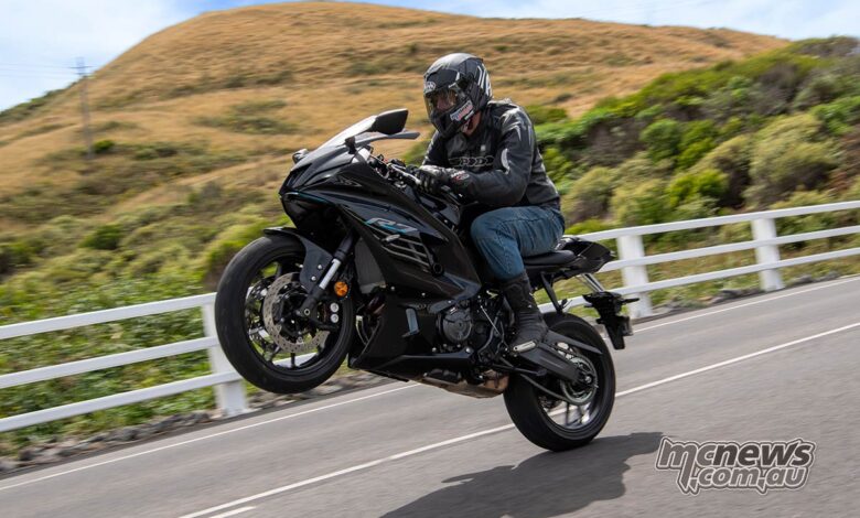 Review 2022 Yamaha YZF-R7 LAMS |  Motorcycle check
