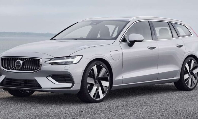2023 Volvo S60, V60 revealed - no more R-Design, exhaust pipe;  PHEV with larger battery and 90 km . range