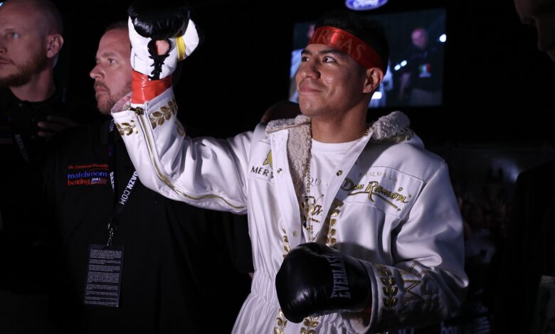 Jessie Vargas plans to remove and retire Liam Smith on April 30