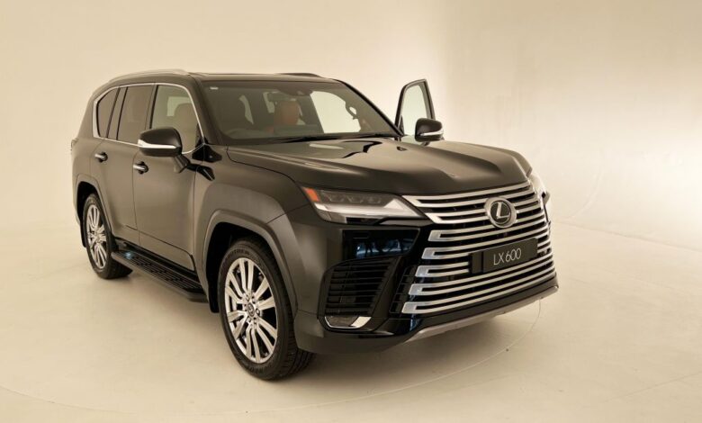 Detailed styling of Lexus LX 2022