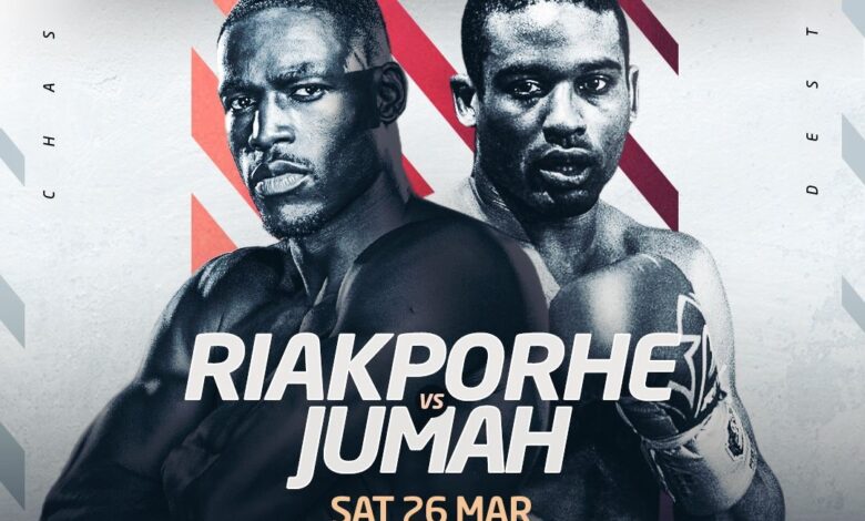 Riakporhe and Jumah face each other after the opponent retreats