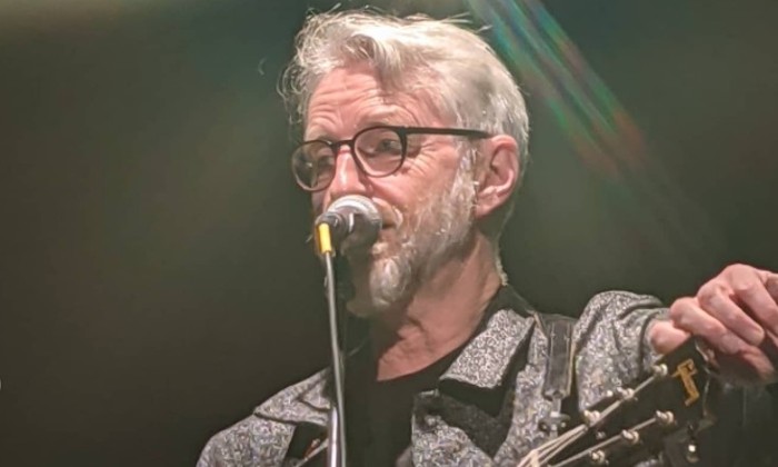 https://admin.contactmusic.com/images/home/images/content/billy-bragg-live-b.jpg