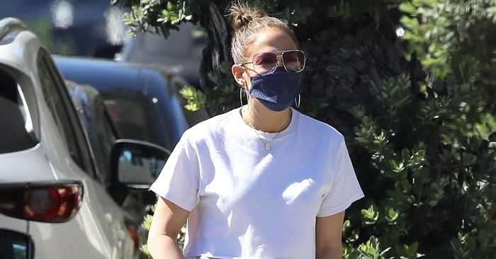 Here's how Jennifer Lopez creates these chic looking stretchy pants