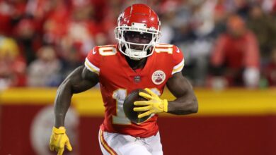 Miami Dolphins acquires Kansas City Chiefs' WR Tyreek Hill for five draft picks, awarding him a four-year, $120 million contract