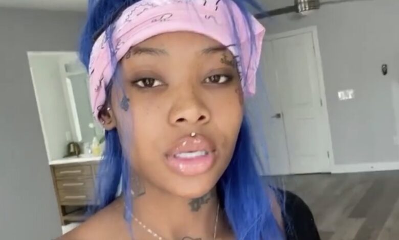 R&B singer Summer Walker shows off her new style.  .  .  Fans say she dresses like an airplane!!