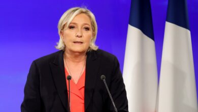 the market deftly as far-right candidate Le Pen closes the gap