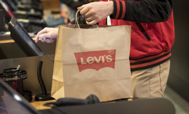 Levi Strauss & Co.  (LEVI) reports Q1 2022 earnings results