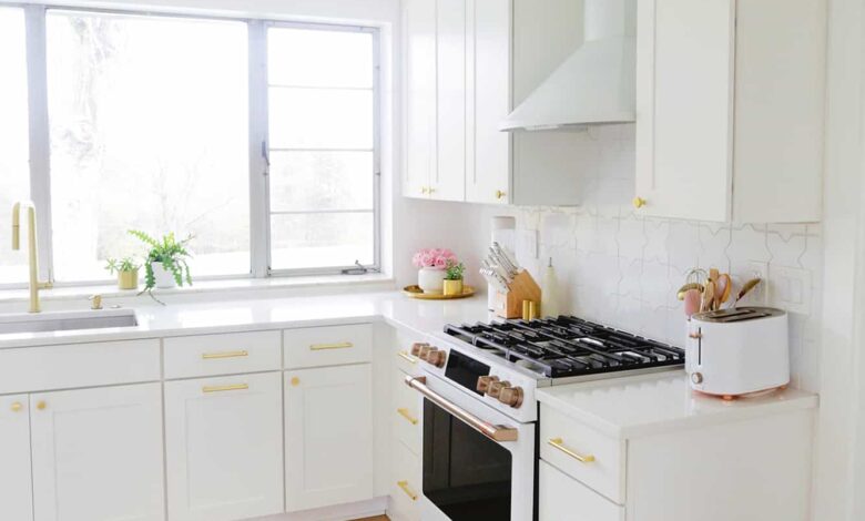 Pink and white kitchen makeup (Before + After)