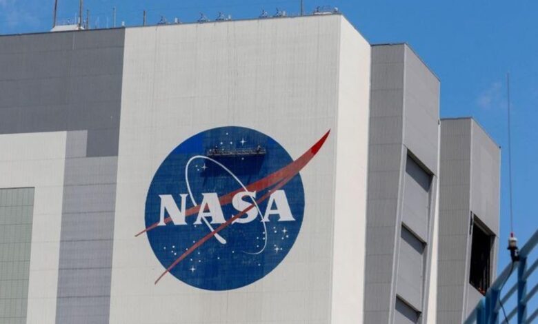 Amazon, SpaceX win NASA space communications contract