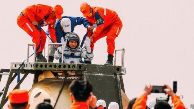 Chinese astronauts return to Earth after 183 days in space