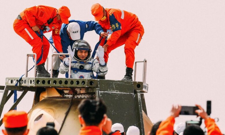 Chinese astronauts return to Earth after 183 days in space