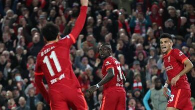 Highlights Liverpool vs Villarreal: Mane, Estupinan phản lưới nhà nâng tỷ số lên 2-0 cho Quỷ đỏ ở cuối trận lượt đi