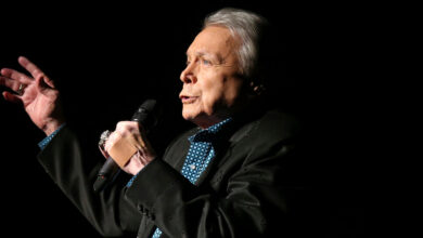 Mickey Gilley, Country Star Whose Club Inspired by 'Urban Cowboy', Dies at 86