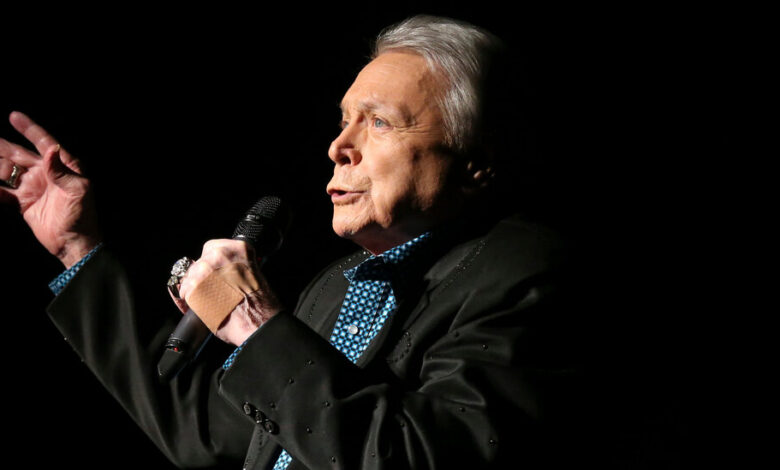 Mickey Gilley, Country Star Whose Club Inspired by 'Urban Cowboy', Dies at 86