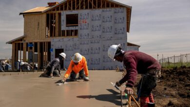 Homebuilder sentiment drops to 2-year low as demand falls, costs rise