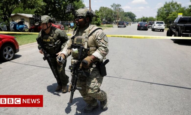 Texas shooting: Fifteen killed in US elementary school attack