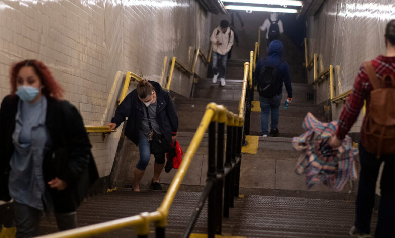 Subway escalator shuts down at 181 Street to give riders a six-flight walk