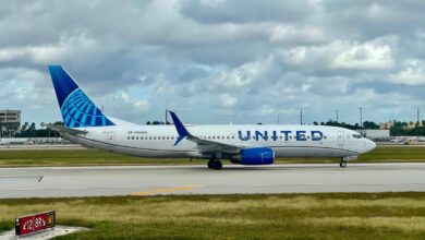 United Airlines passenger jumps from Boeing 737 to take a taxi