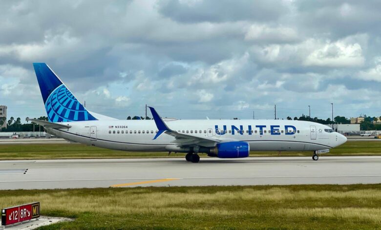 United Airlines passenger jumps from Boeing 737 to take a taxi