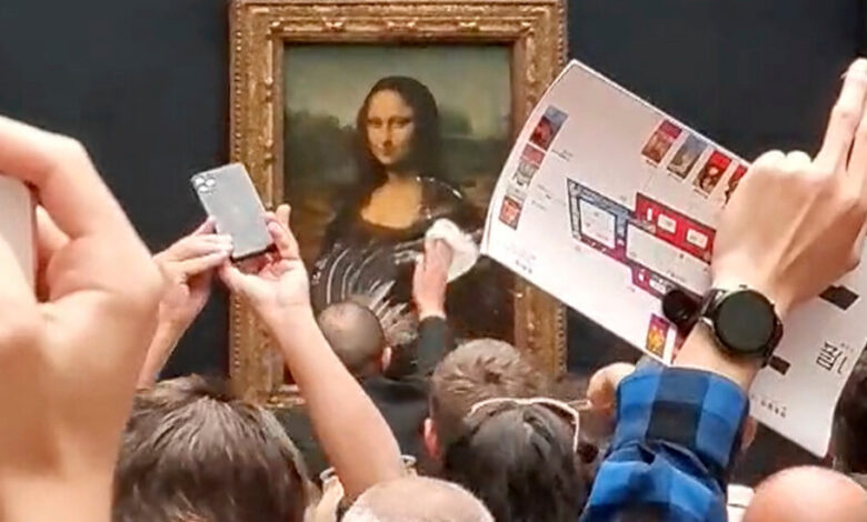 Man throws cake at Mona Lisa, Lubricant on glass box
