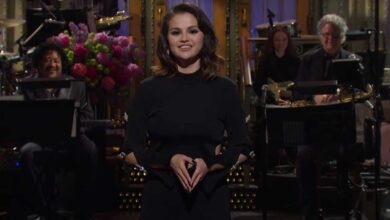 'SNL': Selena Gomez talks single and 'shows love' in presenter's premiere monologue