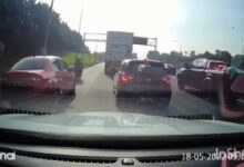 Motorcyclist stops a Proton Saga driving in the NKVE emergency lane - the driver just used Smartlane