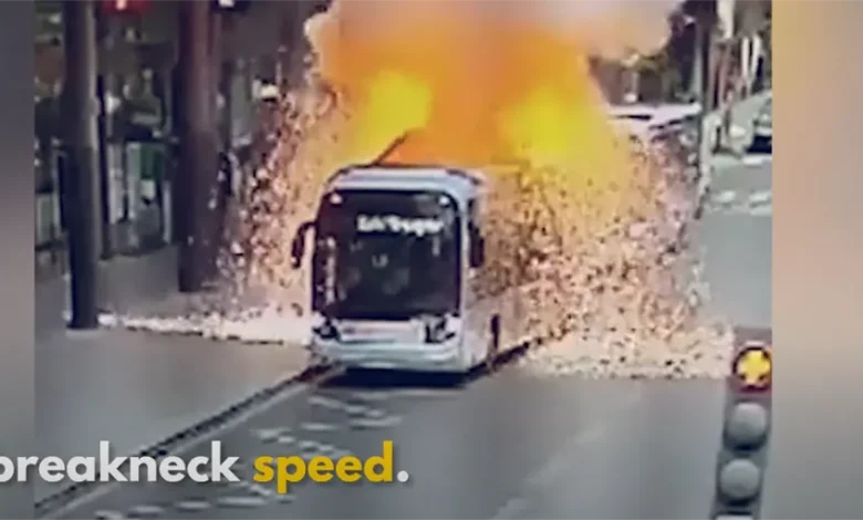 Electric bus catches fire after battery explosion - Increase fire because of that?