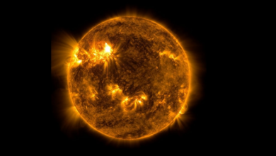 NASA: The sun shoots out a giant ray of sunlight!  Will it crash into Earth?  What is the opportunity?