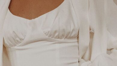 7 all-white outfits for women that are on-trend