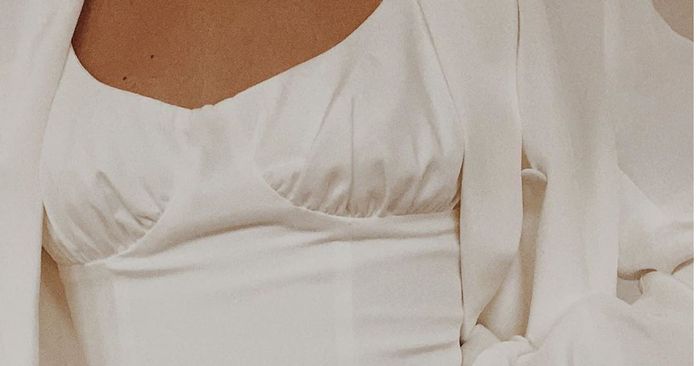 7 all-white outfits for women that are on-trend