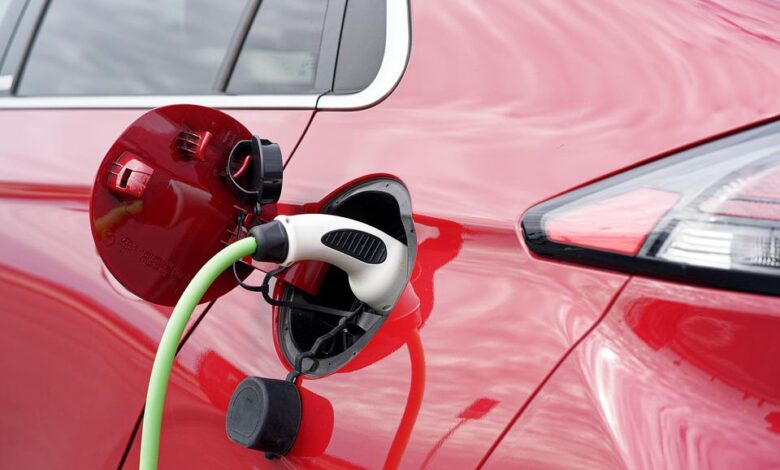 Charging an electric car. Image credit: AKrebs60 via Pixabay, free license