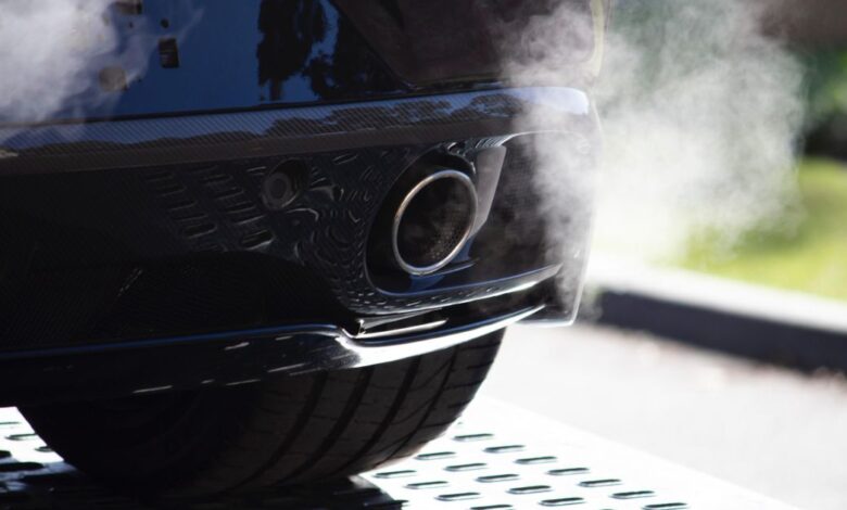 Car brands want Prime Minister Albanese to legislate on CO2 reduction program