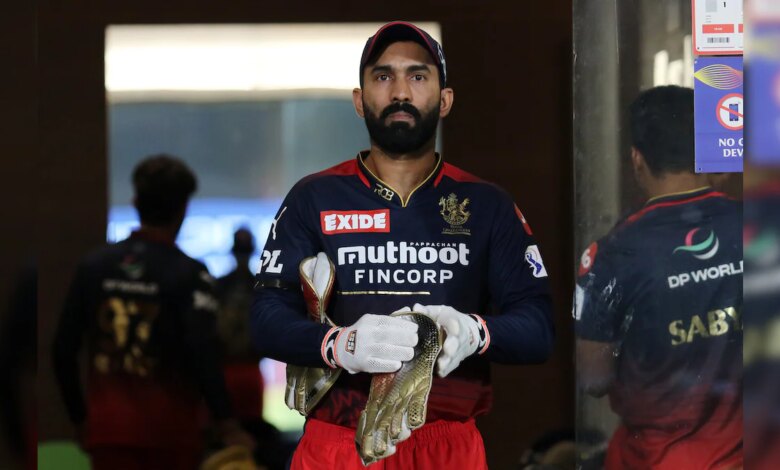 IPL 2022 Qualifiers, RR vs RCB: Dinesh Karthik ditched the absolute killer to give Jos Buttler a big payoff.  Clock