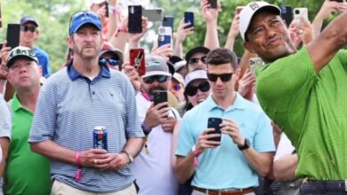 WATCH: PGA Championship fan signs Michelob Ultra after screenshot with Tiger Woods goes viral