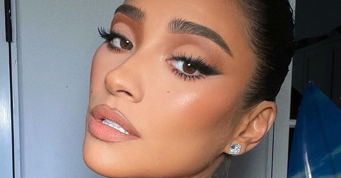 15 Celebrity-Inspired Prom Makeup That Looks Cool