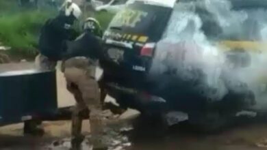 A 38-year-old Brazilian man being asphyxiated with gas in the trunk of police car after getting stopped by highway patrol in Brazil.