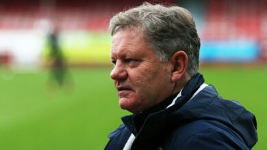 Huấn luyện viên John Yems của Crawley Town FC bị sa thải sau cáo buộc phân biệt chủng tộc đối với các cầu thủ của mình |  Tin tức Vương quốc Anh