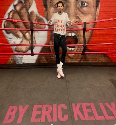 Famous trainer Eric Kelly while training Tank Davis at his gym: "I'm a fan"