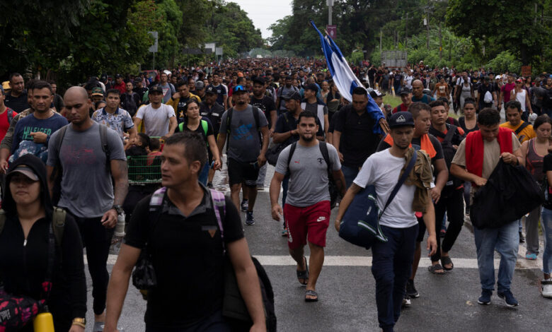 A caravan of migrants is heading towards the US border